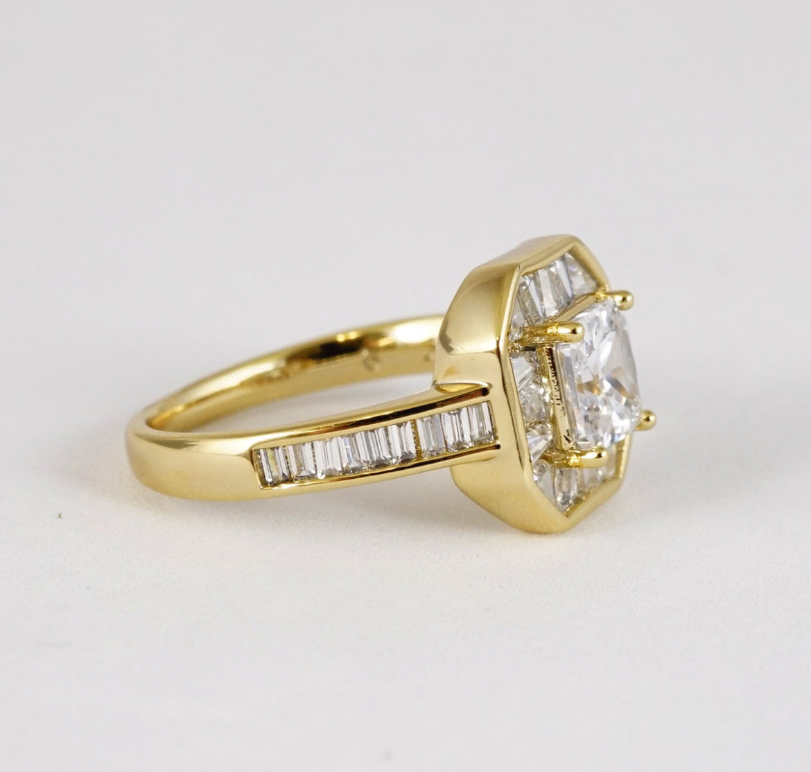 Anillo piedra blanca