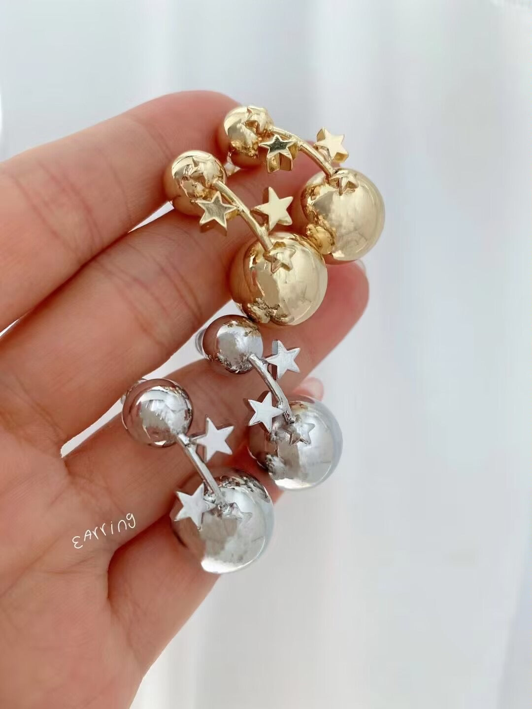 Aretes de balines y estrellas